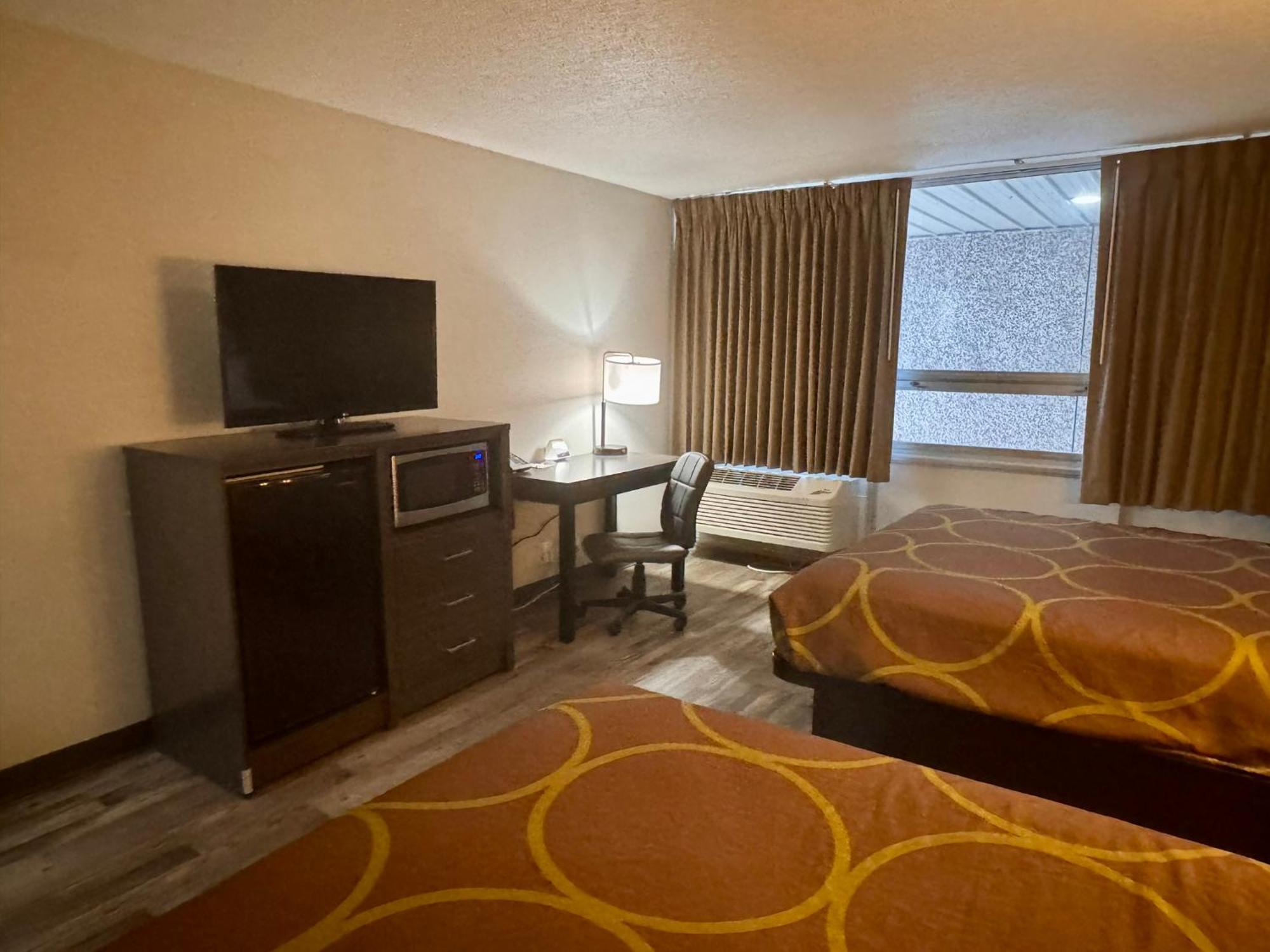 Super 8 By Wyndham Great Falls City Center Экстерьер фото